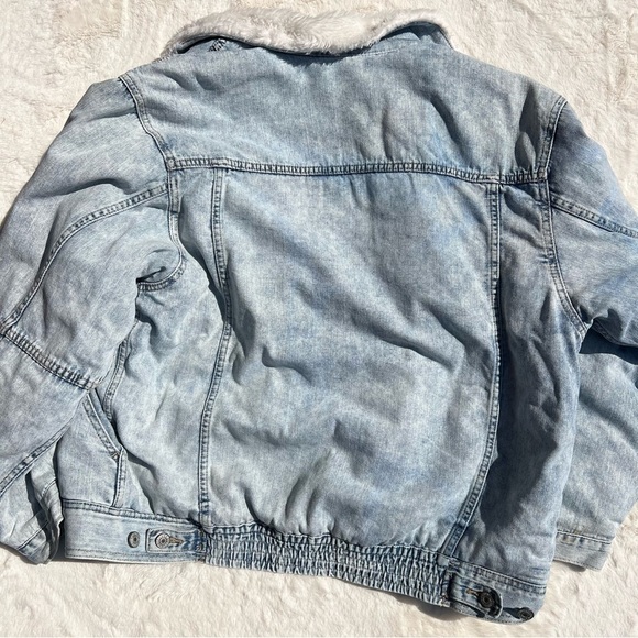 American Eagle Light Denim 90s Trucker Barn Jacket With Sherpa Lining Large - Picture 5 of 8